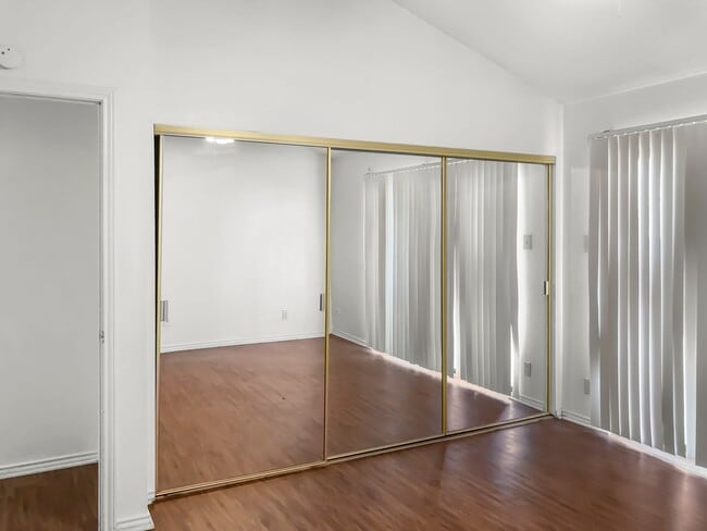 Building Photo - Cozy 2 Bed 1 Bath Duplex Property!