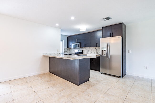 Building Photo - 121 SW 2nd Ave