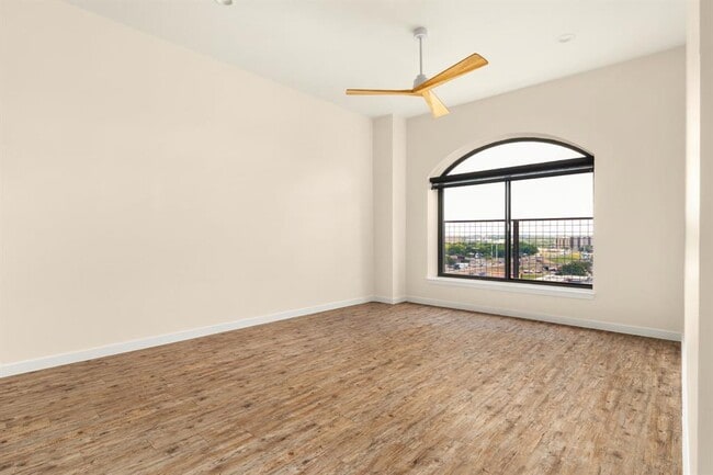 Building Photo - 507 Sabine St
