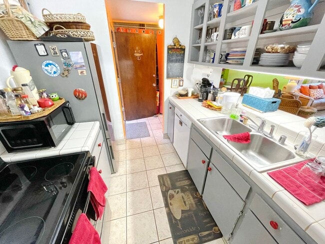 Building Photo - 2 Bedroom 2 Bathroom Condo - Hawai‘i Charm...