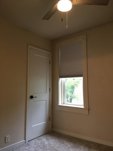 Building Photo - 106 1st Ave NE