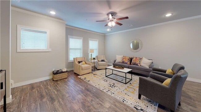 Building Photo - 4 Bed Northgate Townhome Pre-leasing for August Move In!