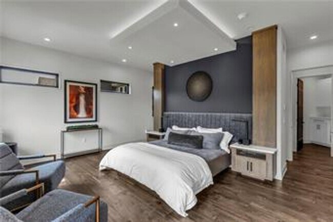 Building Photo - {5842} Luxury Rental in Forrest Ridge Esta...