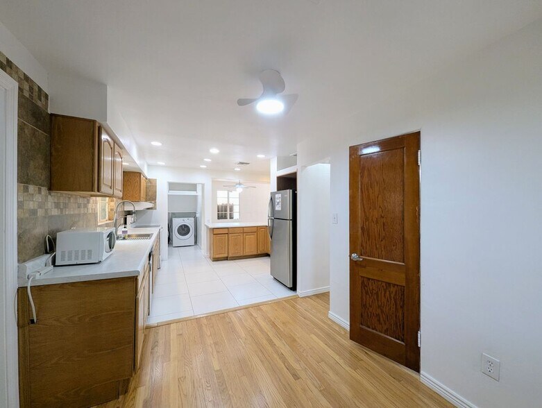 Building Photo - 2443 E Earll Dr