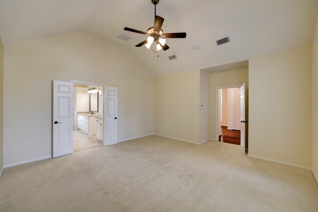 Building Photo - 5022 Coral Gables Dr