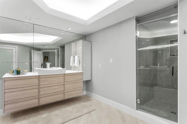 Building Photo - 2600 Island Blvd