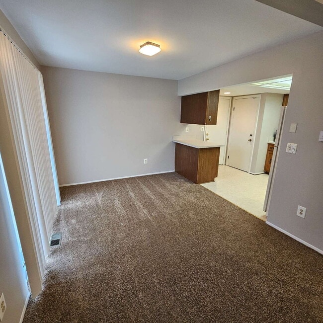 Building Photo - Updated 2 Bed Ranch Condo w/ Garage in Chesterfield, Prime Location