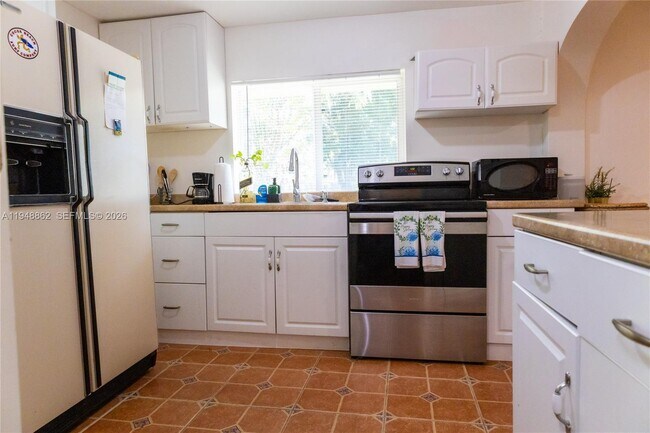 Building Photo - 271 NE 154th St