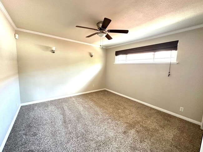 Building Photo - 14634 Richvale Dr