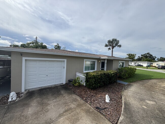 Building Photo - 11253 109th Ln N
