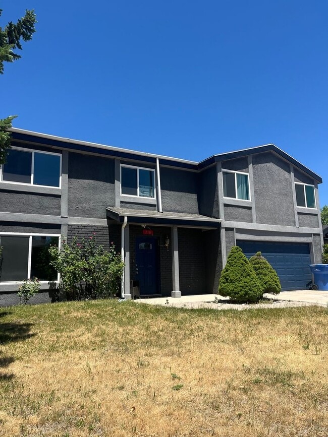 Building Photo - Beautiful Orem Home