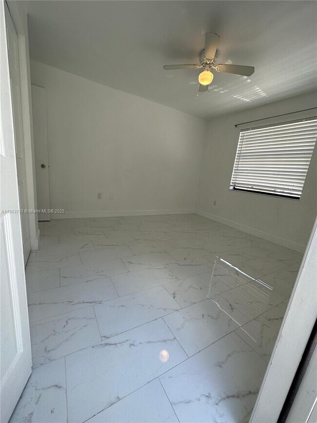 Building Photo - 6054 SW 133rd Pl