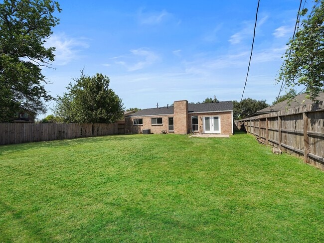 Building Photo - 6214 Skyview Dr