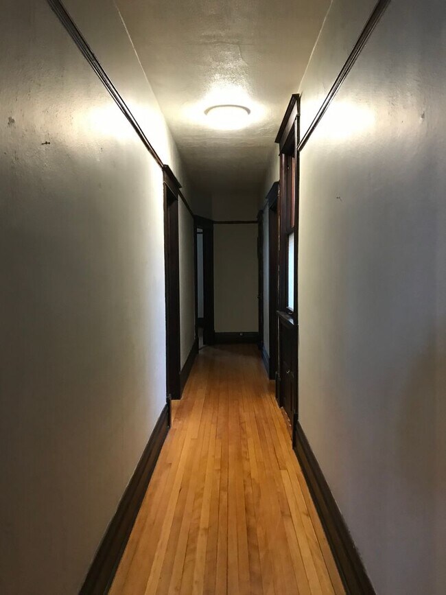Building Photo - 715 S Phillips Ave