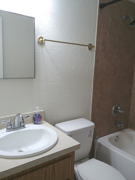 Building Photo - 4486 Co Rd 472