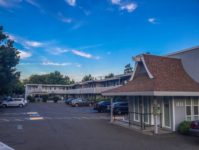 Building Photo - Polynesian Apartments