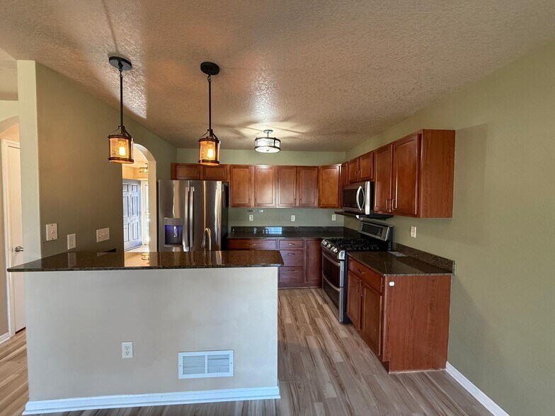 Building Photo - 495 SE Sagewood Cir