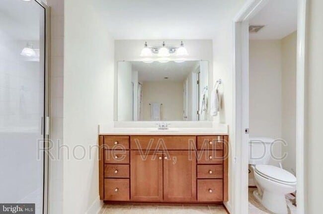 Building Photo - 4115 S Four Mile Run Dr