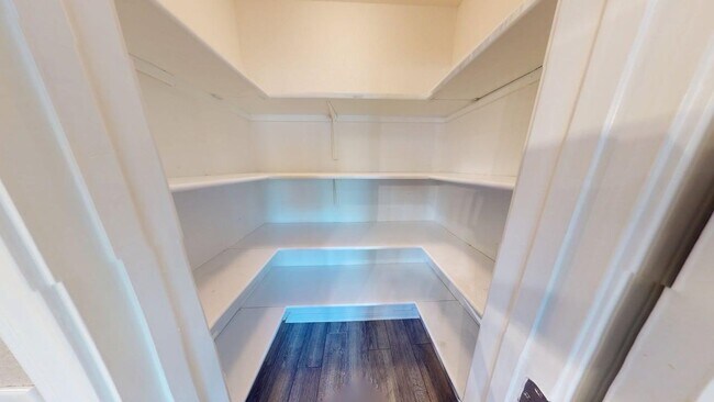 Building Photo - 307 Dober St