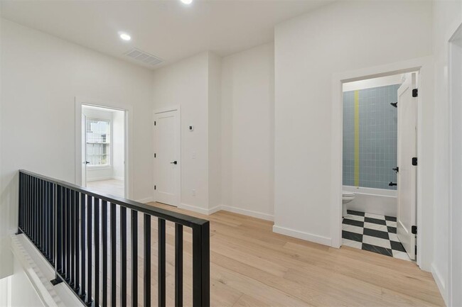 Building Photo - 18829 Selah Wy