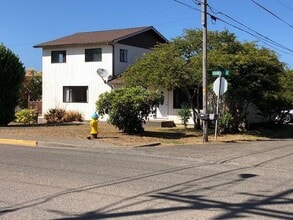 Building Photo - 2050