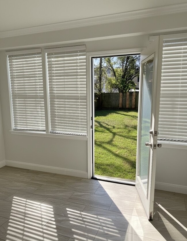 Building Photo - 4390 Harvest Ln