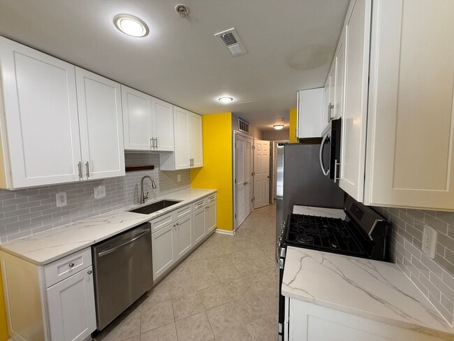 Building Photo - Spacious 2-Level Condominium