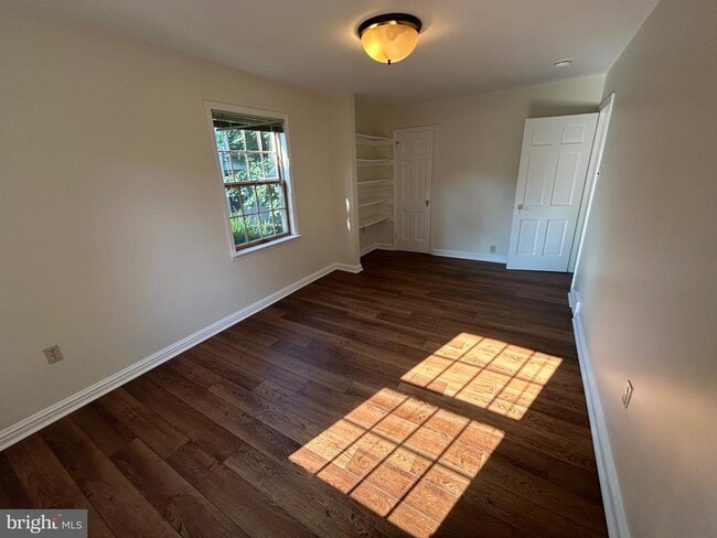 Building Photo - 214 Grayling Ave