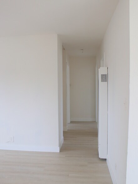 Building Photo - 11116 S Figueroa St
