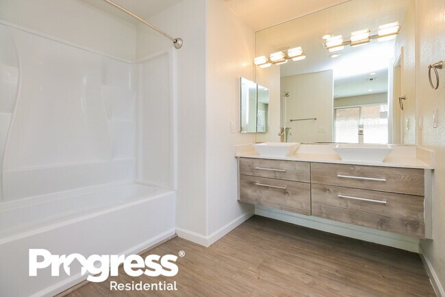 Building Photo - 3825 E Frances Ln