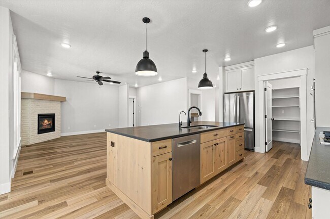 Building Photo - Luxury 4-Bedroom Home for Rent in Dry Cree...