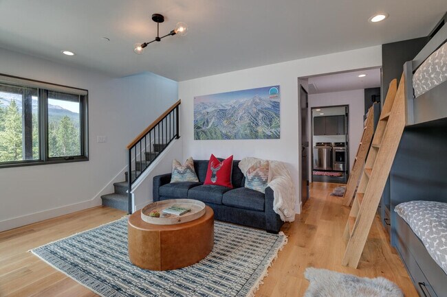 Building Photo - 17 Lakewood Dr