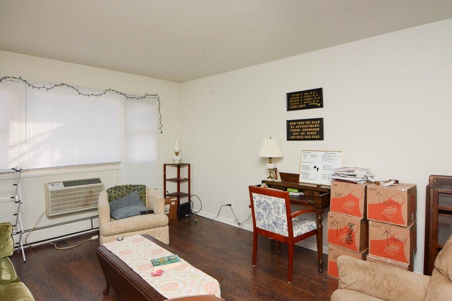 Building Photo - 7319 N Rogers Ave