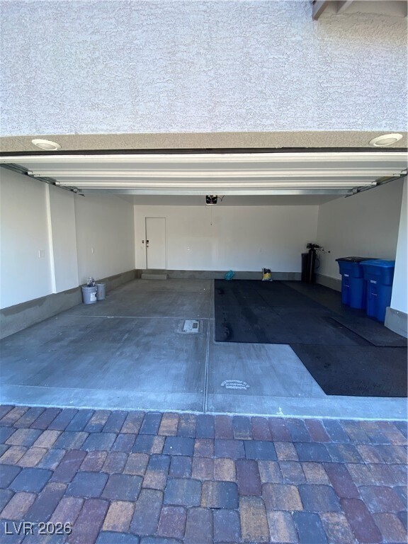 Building Photo - 9215 Sky Pointe Dr