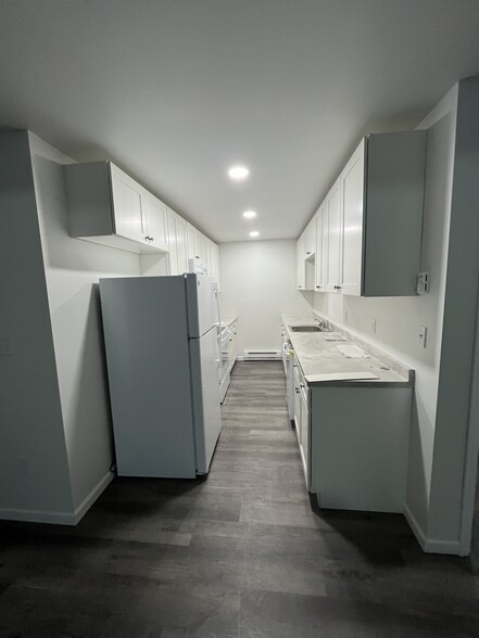 Kitchen - 89 S Lake Ave