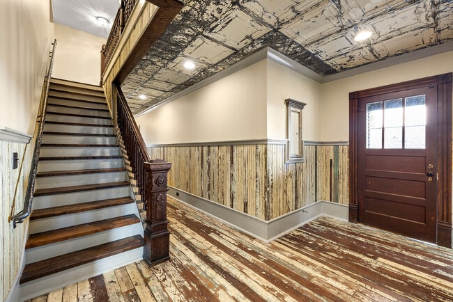 Building Photo - 479 W Park St