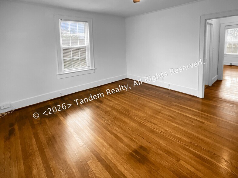 Building Photo - 1602 16th Ave S