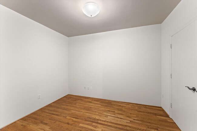 Building Photo - 1005 S Shepherd Dr