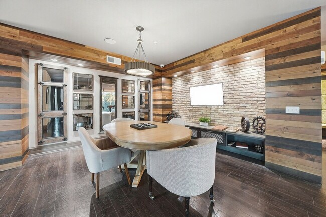 Building Photo - 1700 W Cleveland St