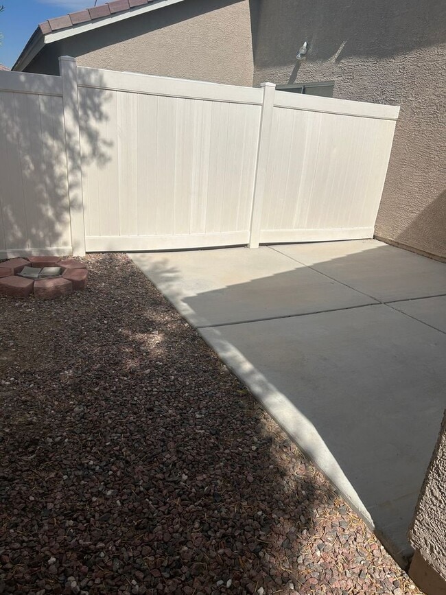 Building Photo - Cute Single Story Home in NW Gated Community