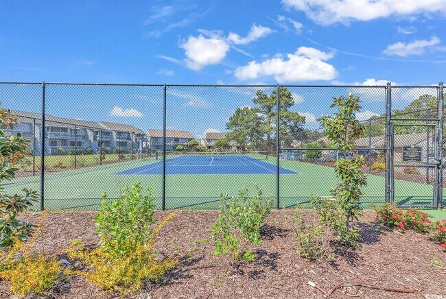 Building Photo - 4000 Fairway Lakes Dr