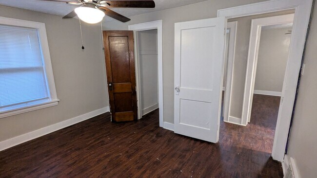 Building Photo - Charming 3-bedroom, 1.5-bathroom home located in the heart of Akron