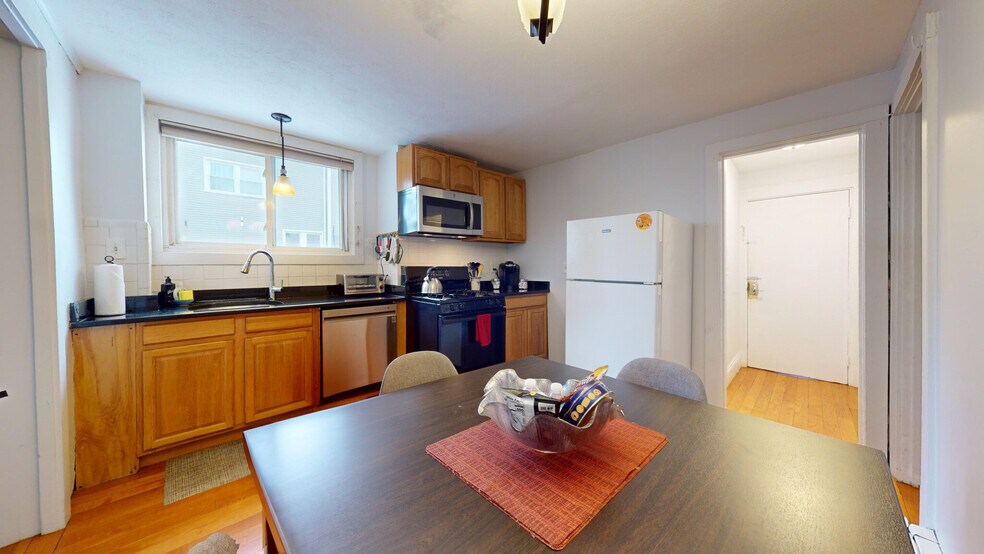 Building Photo - 380 Washington St