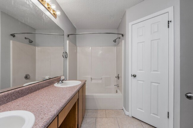 Building Photo - Charming 3BR/2BA with Fenced Yard & Commun...