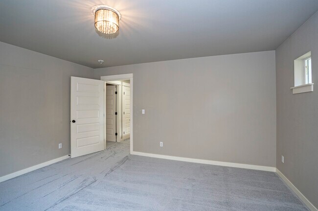 Building Photo - 1749 Skyline Ridge Ln SW