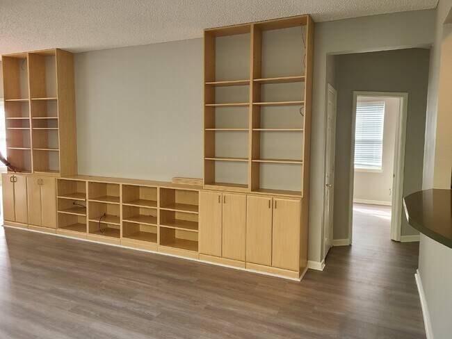 Building Photo - Beautiful Three Bedroom Home Sun City Home!
