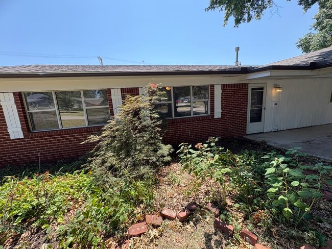 Building Photo - 4691 S Winston Ave