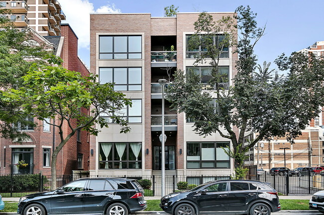 Building Photo - 6157 N Kenmore Ave