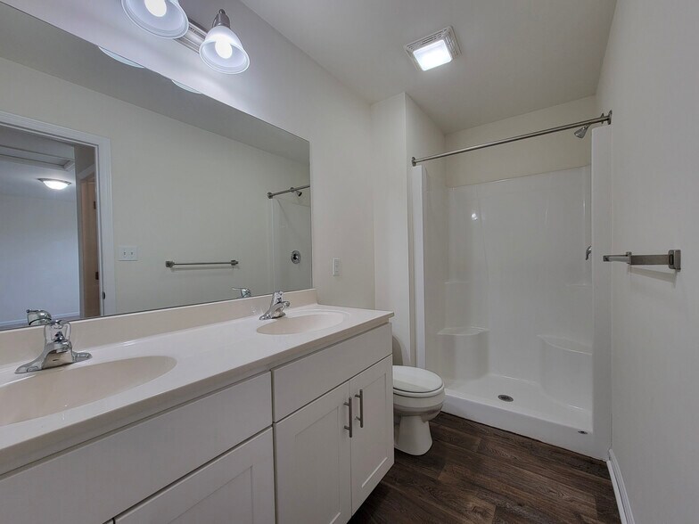 Building Photo - 15 Rollins Ln