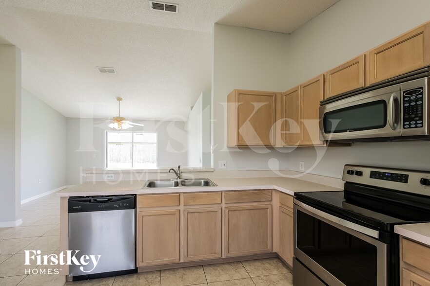 Building Photo - 827 Massy Ct